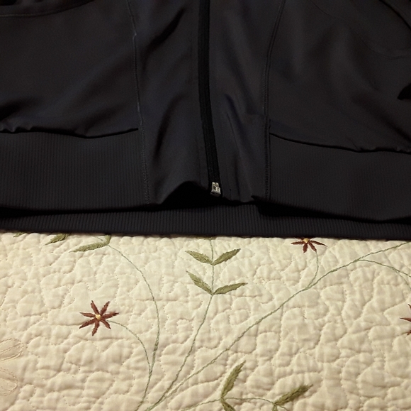 N/WITHOUT TAGS CHAMPION ATHLETIC L/ WEIGHT JACKET - Picture 4 of 16